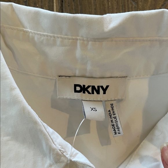 NWT DKNY White Sleeveless Blouse with Embroidery - Picture 3 of 6